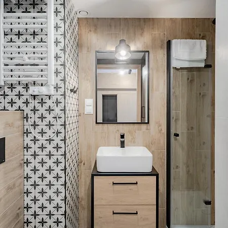 Przy Lotnisku Apartment *